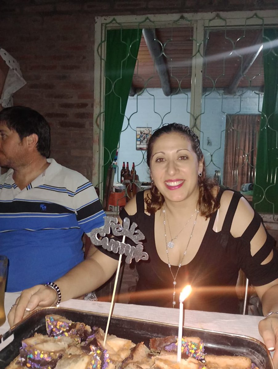 LakyLucia's tweet photo. @SilveradoSimon Aquí festejando mi cumple hace 3 días https://t.co/TUfBvKRg7F
