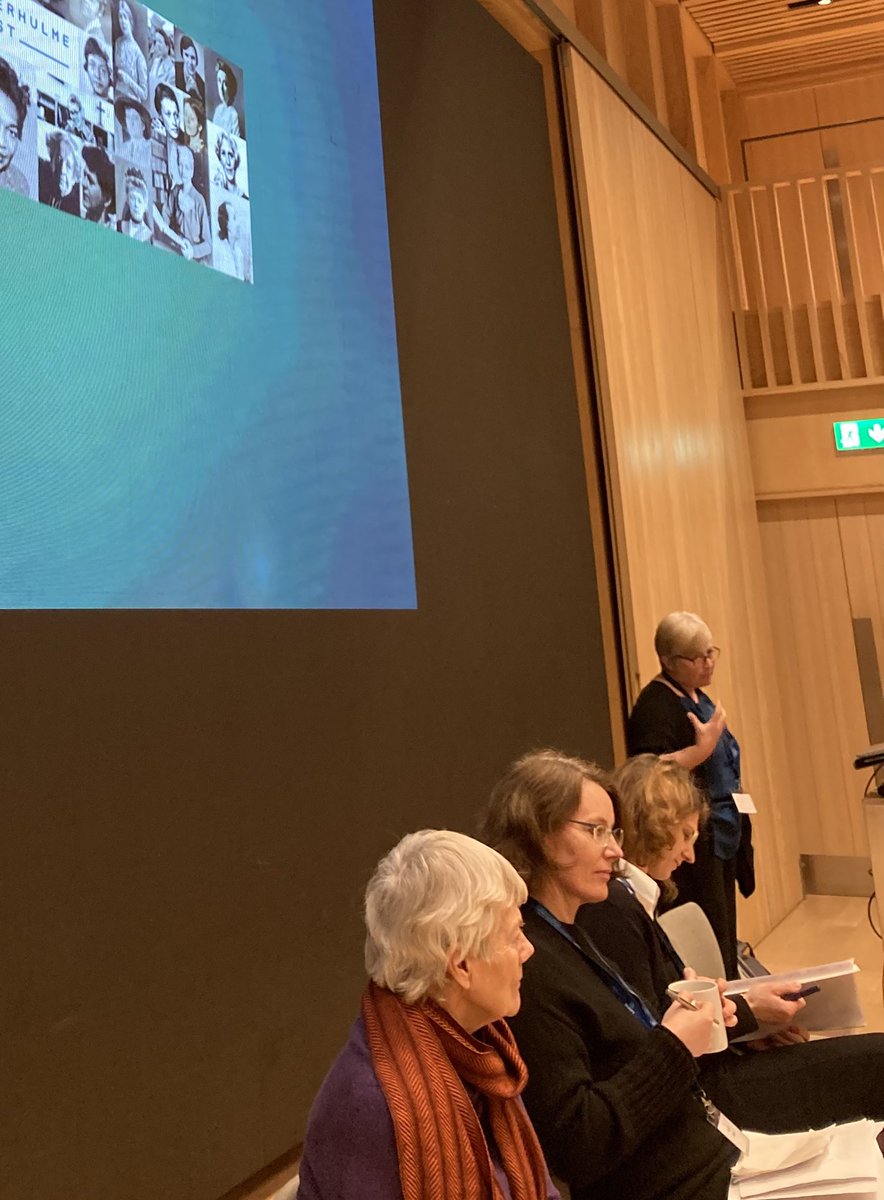 Frankopan Hall @JesusCollegeCam was cramped during two fantastic plenaries @PolThought given by Jennifer Saul and the Women in IPT Team Patricia Owens, Kimberley Hutchings, & Katharina Rietzler #BIAPT2024