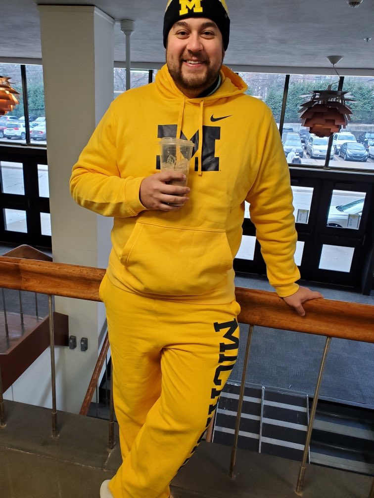 _thebeatonpath's tweet photo. @stoolpresidente @Gametime They can’t lose when I maize out https://t.co/rG0JJxWf9Y