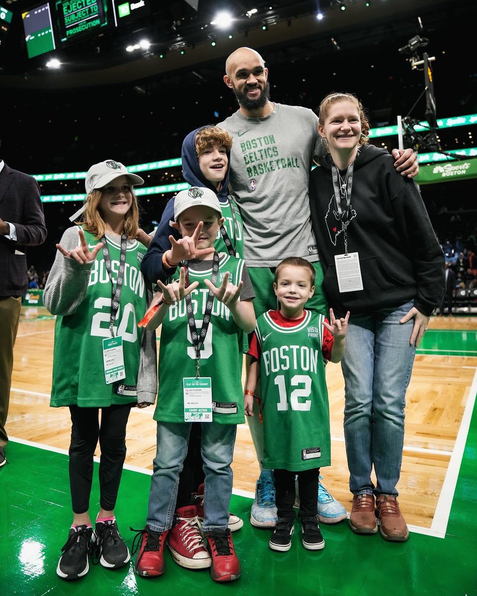 celtics's tweet photo. Before tonight’s game Derrick met with the family of Joshua Seal, whose life was tragically lost during the events that unfolded in Lewiston.

The Seal family communicates via sign language and taught Derrick how to sign his name 💚 https://t.co/eFcsbYTXEq