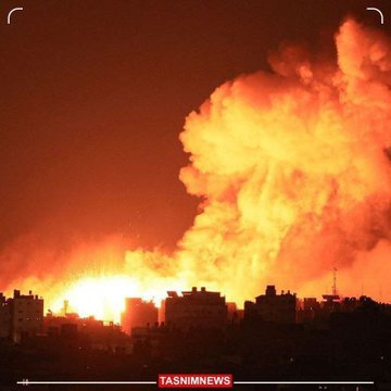 SoftWarNews's tweet photo. 🇺🇸 Serangan besar terhadap AS di Suriah dan Irak

Ledakan besar terjadi di dekat Zona Hijau Irak tempat Kedutaan Besar AS berada.

Ledakan dahsyat juga mengguncang pangkalan AS di desa Al-Khadra, Deir Ezzor, Suriah. https://t.co/SpbLKU1Wpm