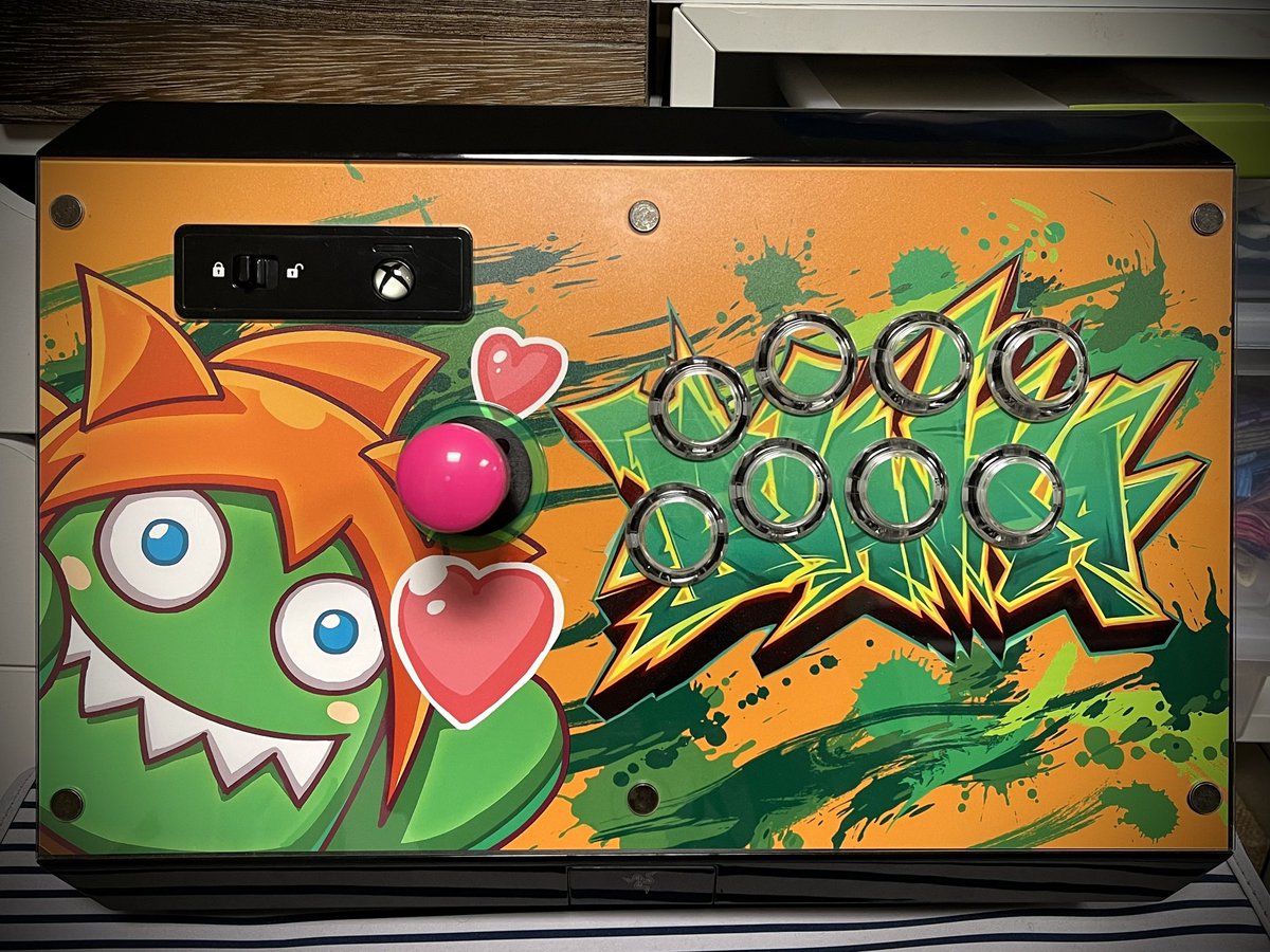 alphaCecho's tweet photo. A late #fightstickfriday post! My #blankachan @Xbox @Razer Atrox!! Artwork by @Entemberdesigns Parts by the always amazing @focusattack https://t.co/dVGFEZLKiK
