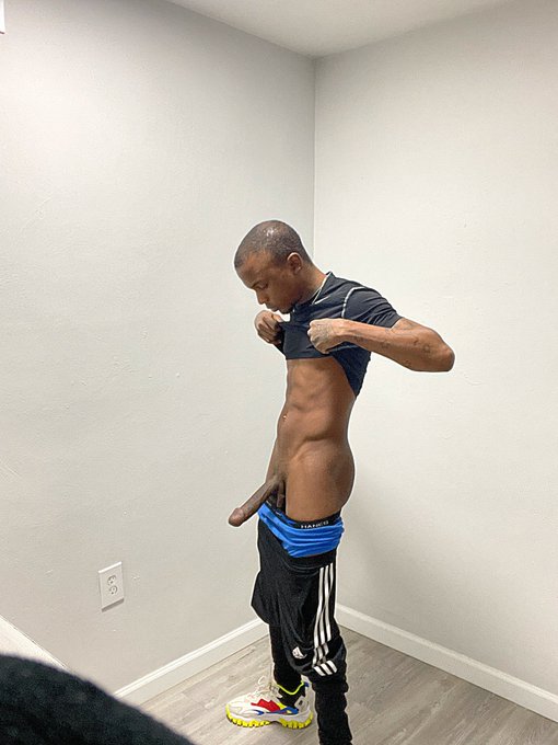 🤭 new place new pics https://t.co/VTZRY4DuRt