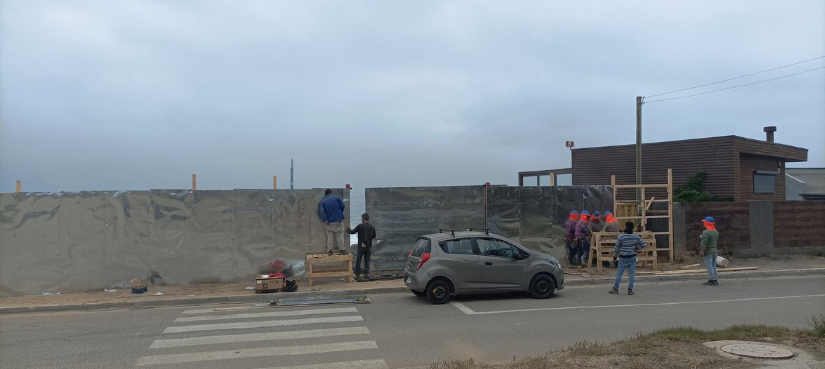 ehbarrioss's tweet photo. Que triste que taparon el mirador Rapa Nui en #Pichilemu , lamentablemente una vez más el poder adquisitivo está por sobre un patrimonio https://t.co/sG2cdU2TgN