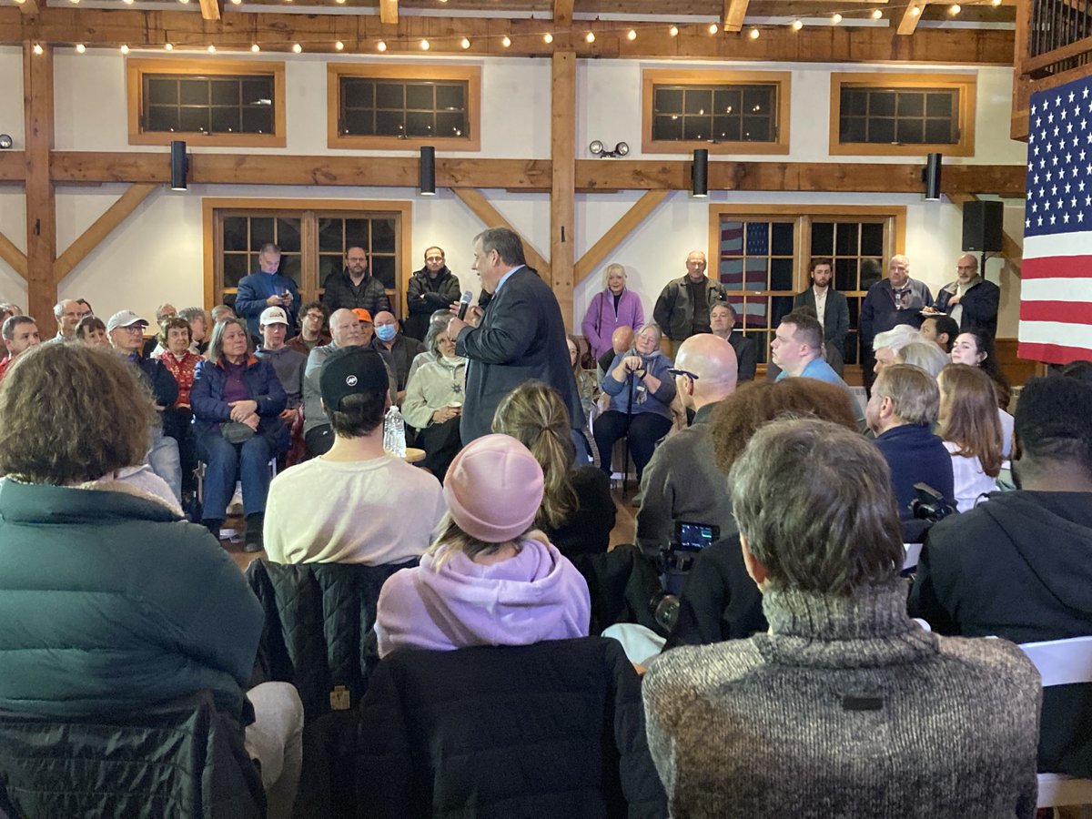 RickRmgreen's tweet photo. Christie drawing a good crowd for Keene Town Hall. https://t.co/mn9LnUimsd