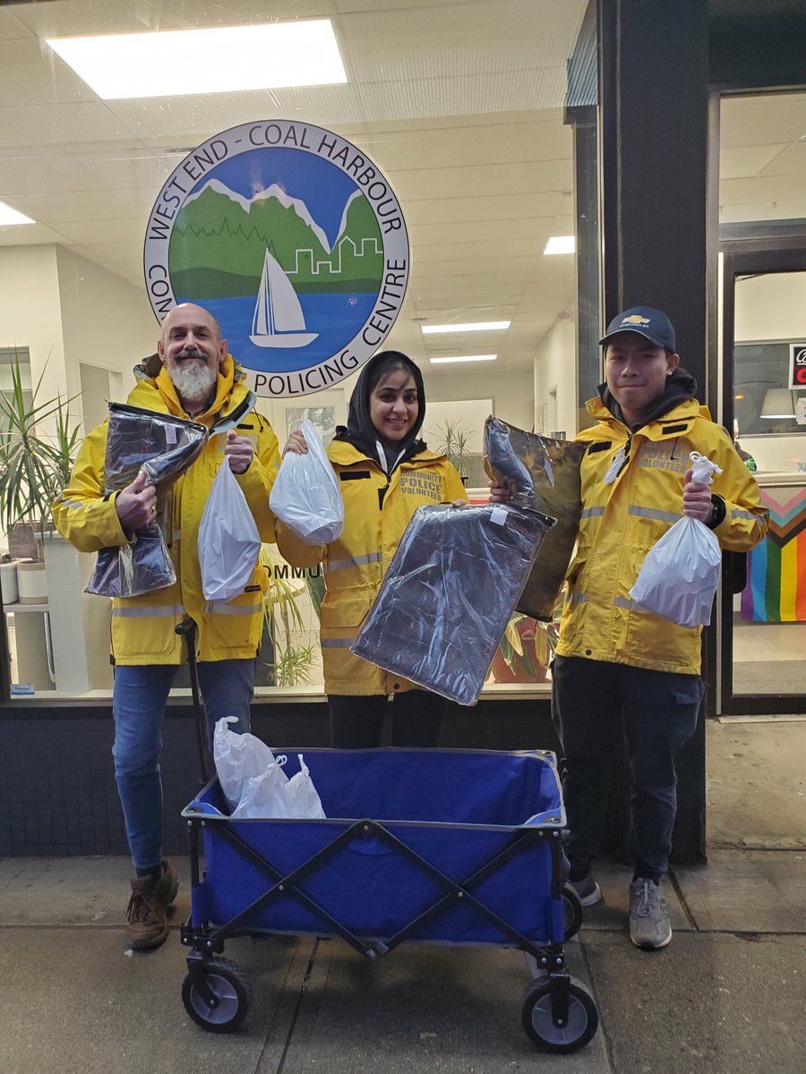 Our volunteers and ED are heading out to check on un-housed people in the neighbourhood with our Winter Kits and blankets #wearecommunity