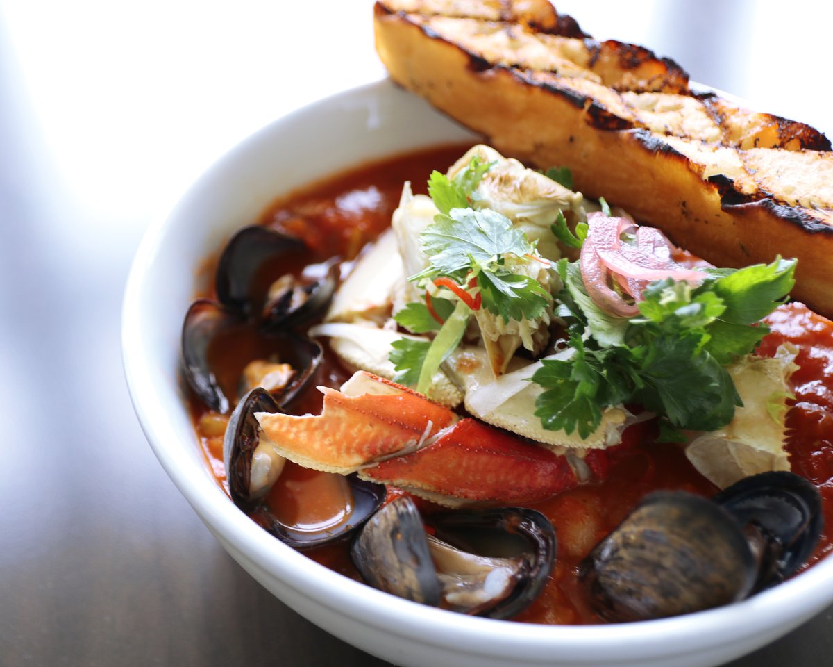 TheOlympicClub's tweet photo. Lakeside Executive Chef Keith Bailey is offering delicious specials this week in both The Lakeview and Champions Bar, including a classic San Francisco Cioppino 🦀 These dishes are sure to satisfy your tastebuds, so check them out before they're gone! #OlympicClub #OCdining https://t.co/OP3DOUO0Lv