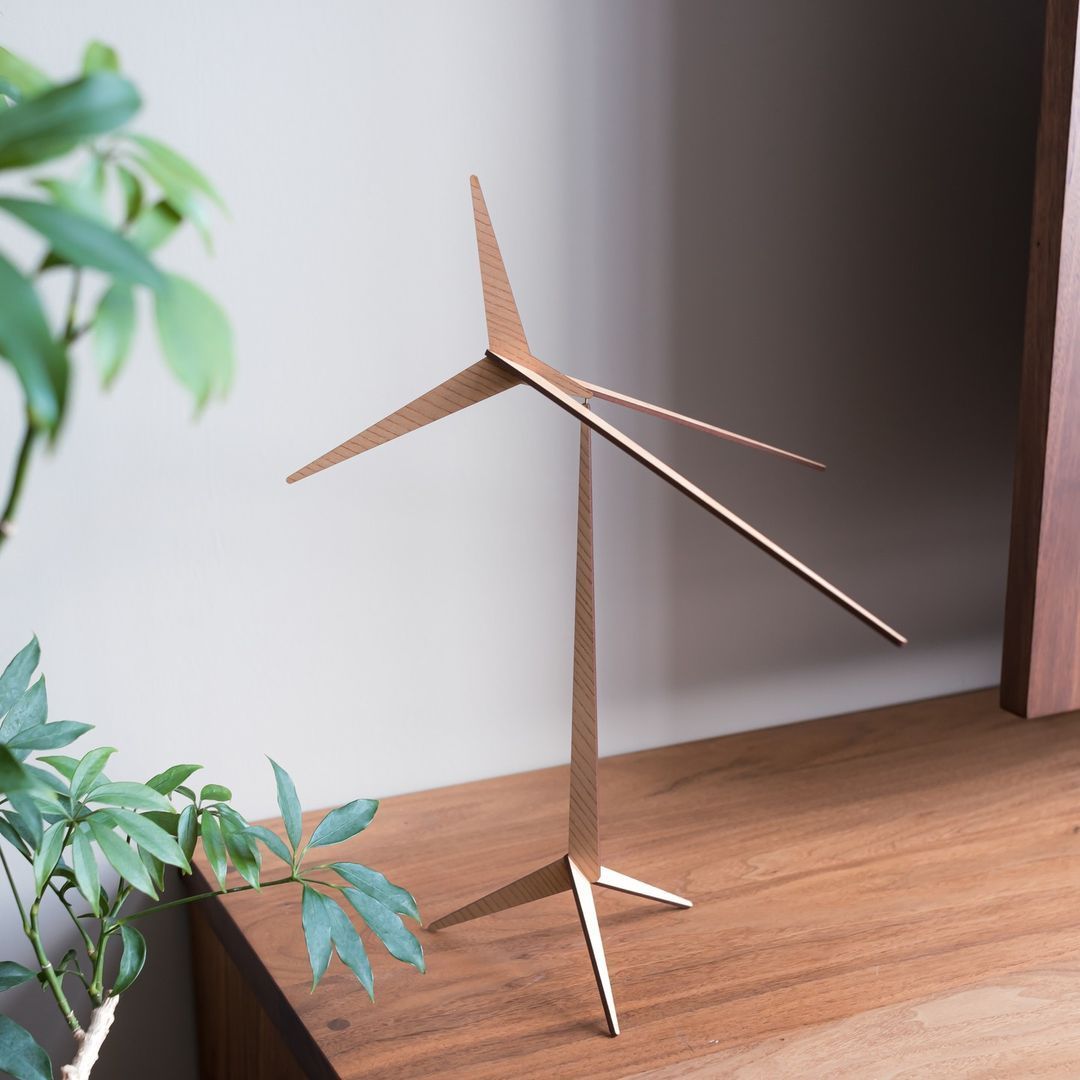 the189's tweet image. With a single pivot point, this sculpture swings and spins in a delicate balance, creating endless variations of movement and shape. Visit OEN Shop today: buff.ly/3NSjJk6 

#HomeDecor #UniqueMobiles #DesignYourOwn #InteriorDesign #CreativeSpaces #HomeStyling #ArtfulLiving