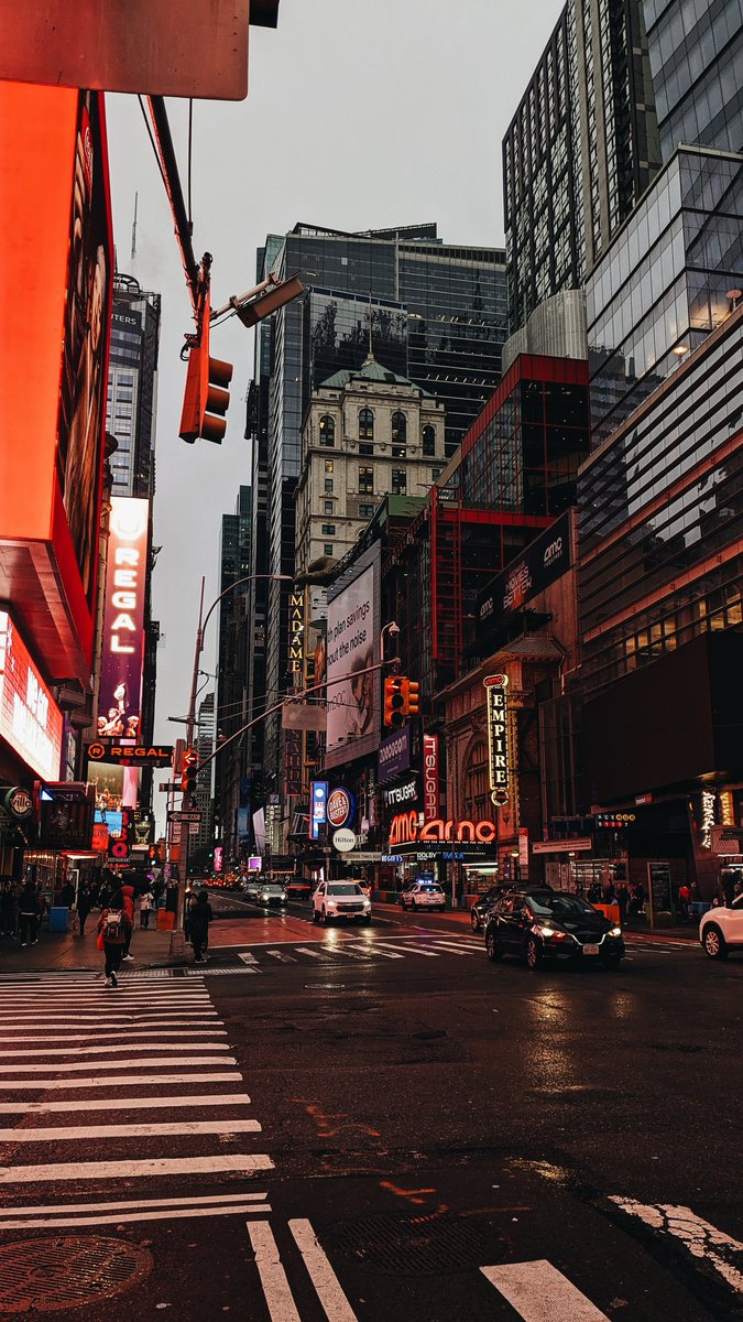 swirligig2's tweet photo. i went to nyc the weekend before christmas w two of my siblings and we stayed with my secret rich great uncle https://t.co/1fxgZE9iqb