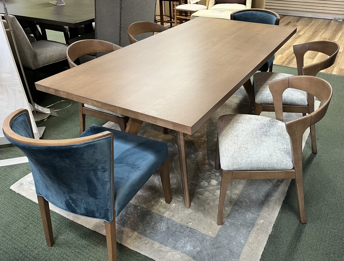 SOLID WOOD DINING SET ON CLEARANCE HERE AT PTS!! AMAZING PRICES ON BEAUTIFUL QUALITY FURNITURE!! COME ON IN TO SEE WHAT WE HAVE TO FURNISH YOUR NEXT ROOM 😃 #clearanceatpts #solidwoodfurniture #newdiningset 250 Conejo Ridge Ave, Thousand Oaks 805-496-4804
