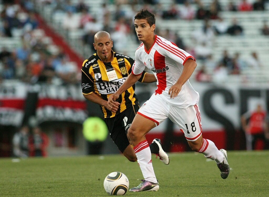 RiverEsCorazon1's tweet photo. 🚨 Atención: Sevilla se quiere desprender de varios jugadores, entre esos, Erik Lamela

👀 El que se lo lleva tiene que pagar US$2M por los 6 meses de contrato que le quedarían en Sevilla https://t.co/0KDeYdLkx7