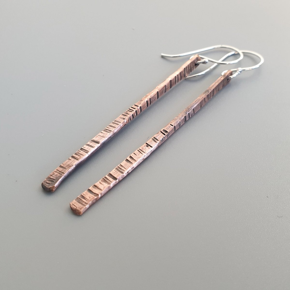 Long Textured Tapered Copper Earrings, Textured Bar Earrings, 7th Anniversary Gift tuppu.net/1ddee83b #ShopIndie #MaisyPlum #Etsy #UKCraftersHour #MHHSBD #LongCopperEarrings