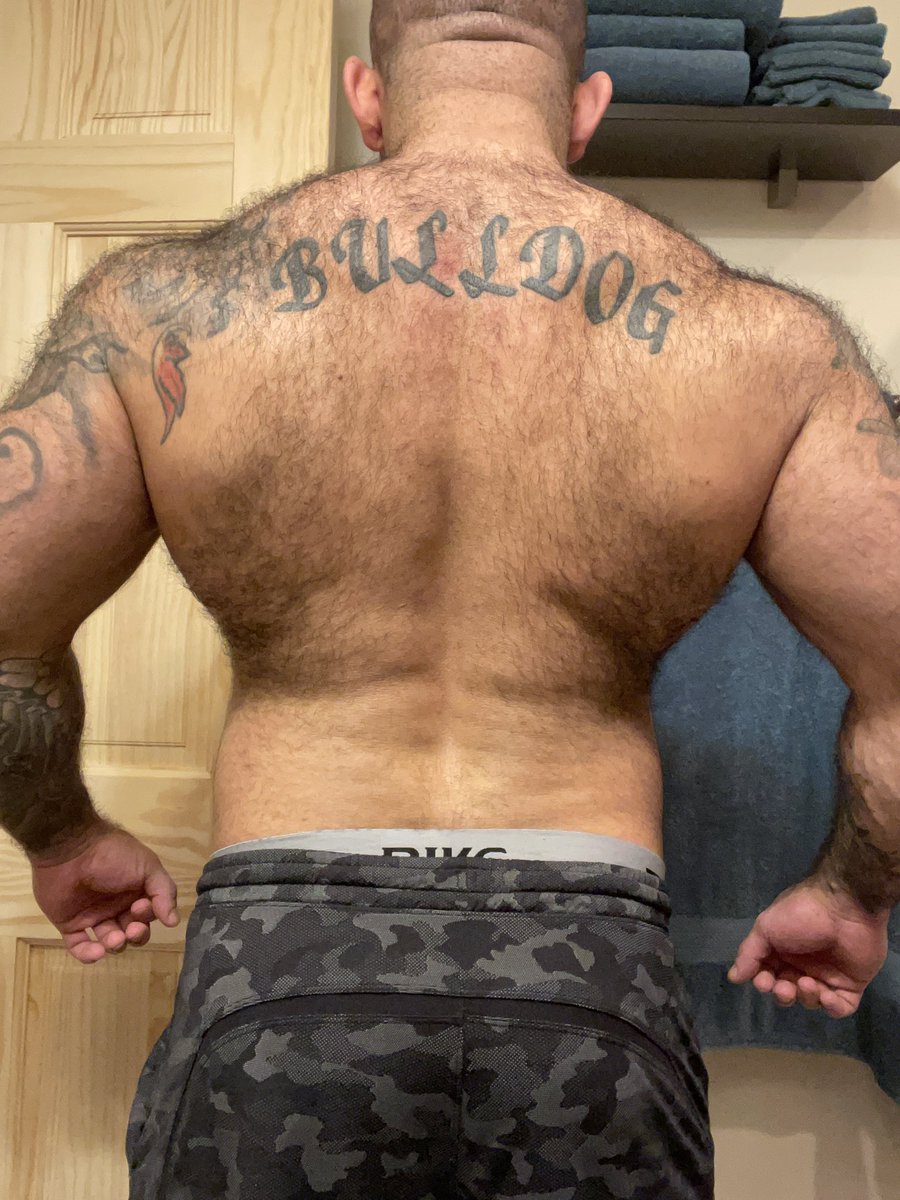 It's national gay #bulking season! Can't wait to add a bunch of muscles so I can sit my ass on the couch and play bulder's gate 3 😛