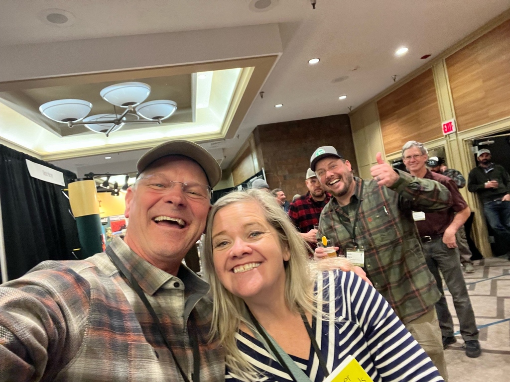 Ross catching a pic with Cynthia Bee as both were presenting at the Montana Green Expo today. Ross will be at the Utah Green Conference 1/22 and Pro Green EXPO on 1/31. ⁠#montanagreenexpo #utahgreen #progreenexpo #ALCC #UNLA #rossontheroad #plantselect #droughttolerantplants