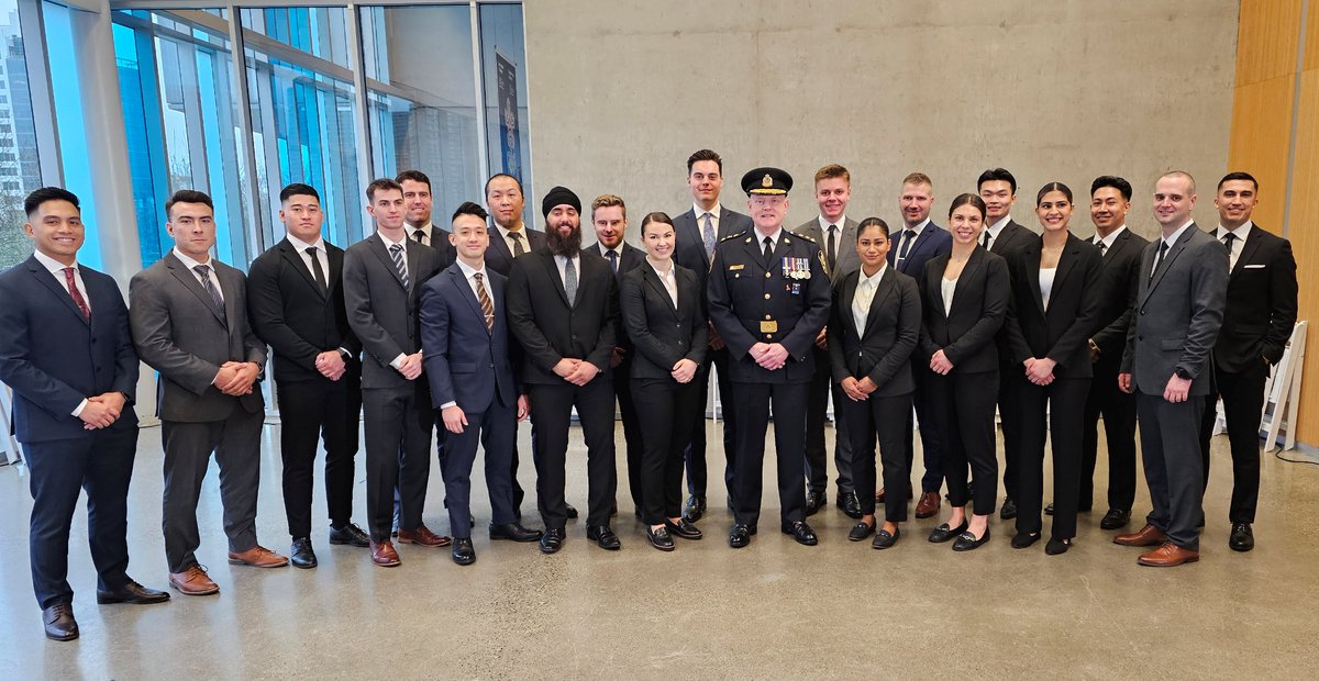 AdamPalmerRCMP's tweet photo. Proud to swear-in & welcome 20 new #VPD officers today! They begin #PoliceAcademy Class 173 @JIBCnews on Monday. Congratulations to our new members & great work by @VPDRecruiting! #JoinVPD #ThePlaceToBe #VancouversFinest @VancouverPD https://t.co/kpWBCkspOe https://t.co/U8NP1HRO9c