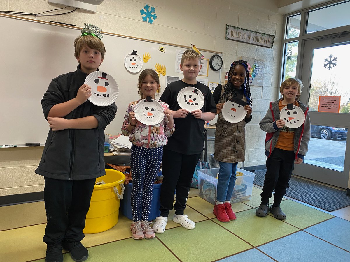 fmteducare's tweet photo. Making snowmen ⛄️in Older Educare ❄️ What's a snowman's favorite thing to do in kindergarten? Snow & Tell 🤣 #LetItSnow #WeMadeThis #LoveTheDifferentPersonalities #ThanksMsBobbie 💙 https://t.co/8XpU93NIel