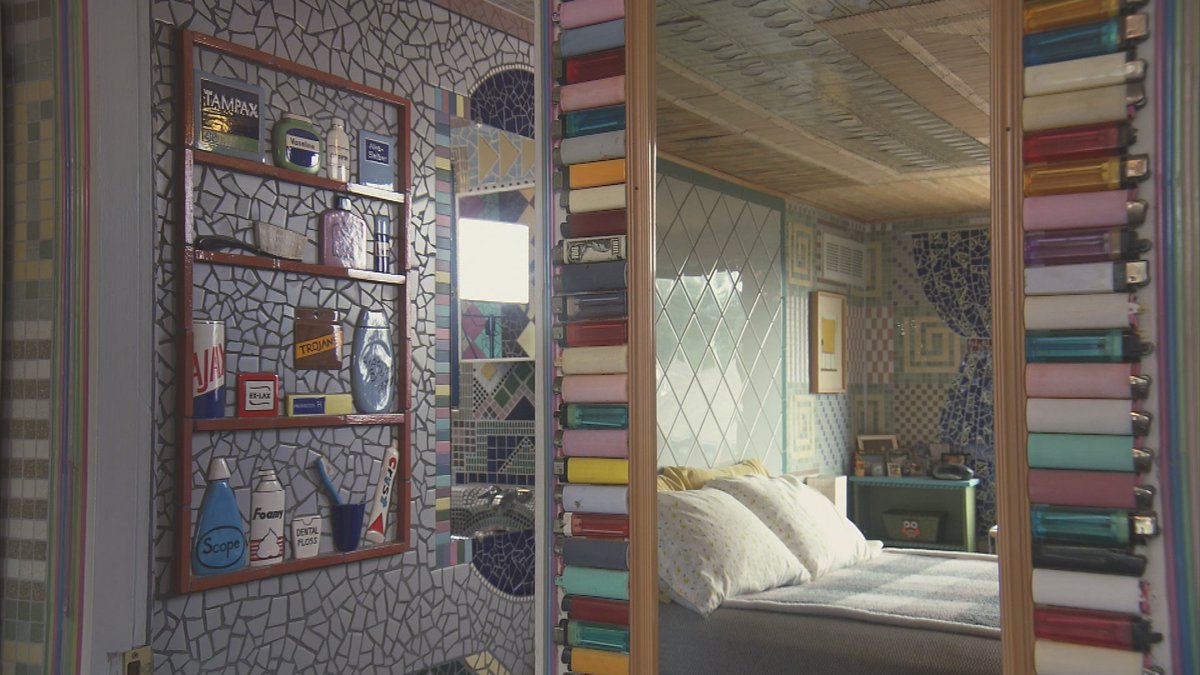 NMPBS's tweet image. Millions of tiles, 11 years of intuitive design work – Beverly Magennis’ tile house was made for the delight of it.

Watch ¡COLORES! Saturday at 4pm and stream on the PBS App: bit.ly/3xJk407
#Tile #TileHouse #Albuquerque