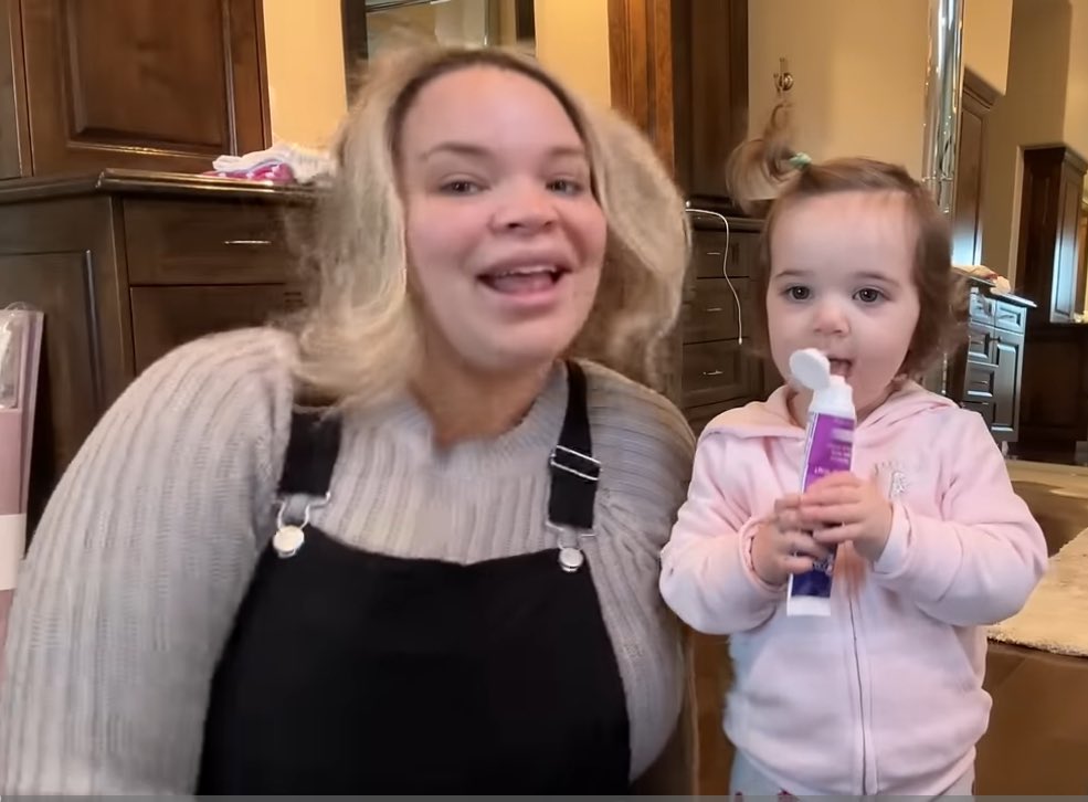 Justice4Riney's tweet photo. @elmElowen @JudyCha16695504 Bringing awareness to her stupid shit absolutely does more than doing nothing. Im sorry you see nothing wrong with letting your child poison themselves. I pray you dont have kids. #Fuck #TrishaPaytas #WorstMOMEVER https://t.co/QRhsbbpnZf