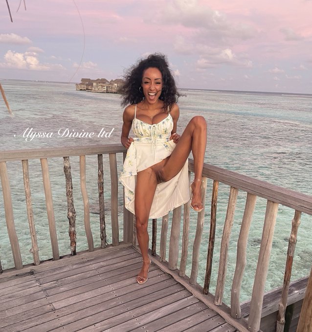 Just KEEP SMILING ☺️ #PussyFlash 🔞 🏝️ 💃🏽☀️ https://t.co/ElfEqsiCNO https://t.co/abpEXr8SiB<a href="/tag/pussyflash"class="tags">#PussyFlash</a>