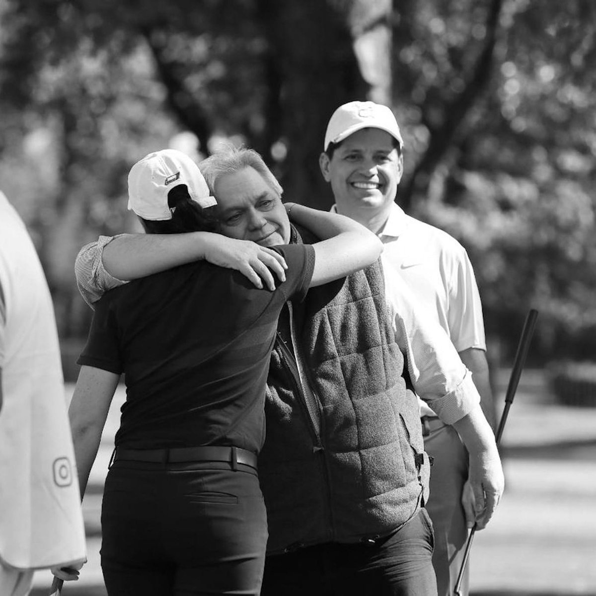 Carlos, te vamos a extrañar. Gracias por ser un gran aliado del deporte y la educación en nuestro país. Por  tu apoyo a mis iniciativas, siempre con gran entusiasmo y cariño.
Tu legado seguirá en cada vida que tocaste, y en cada sueño que ayudaste a hacer realidad. Hasta siempre!