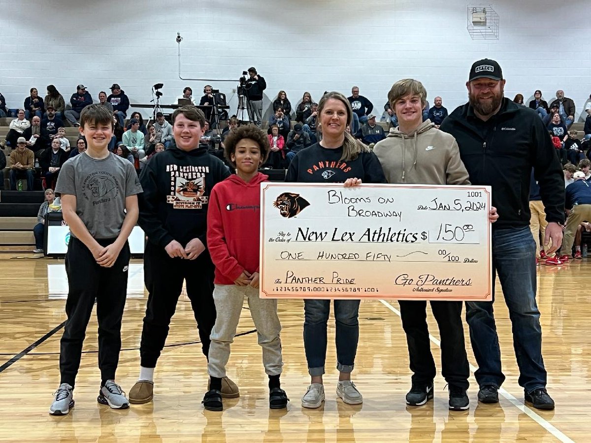A special thanks to tonight's game sponsor Blooms on Broadway for sponsoring tonight's matc v Morgan.  JV with a strong win 35-29.  Varsity up with 5min to go in the second qtr 30-10