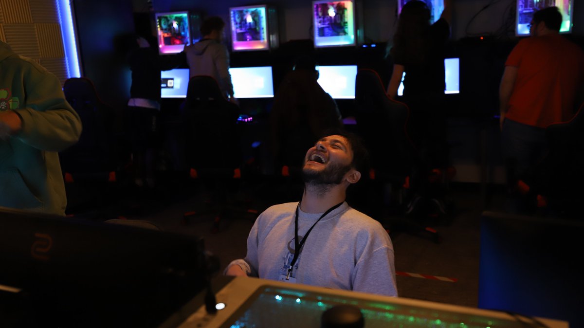 fragadelphia's tweet photo. Day 1 vibe check. https://t.co/O5rRwtxUud