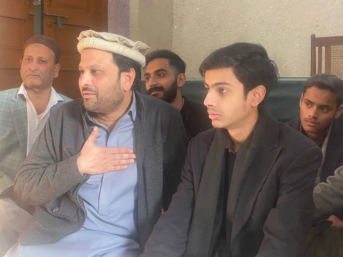 PAT_RWPDiv's tweet photo. 2/2
راولپنڈی PAT کے امیدوار قومی NA 56 محمد ندیم راجہ، امیدوار PP غلام علی خان کی عامر بشیر بٹ ،یاسر اقبال رضوی اور دیگر عمائدین علاقہ سے ملاقات ، حافظ اقبال رضوی نے غلام علی خان ، ندیم راجہ اور PAT کے دیگر امیدواروں کی کامیابی کے لئے خصوصی دعا کروائی .
#vote4PAT
#NA56
#PP16 https://t.co/QtTZ91gqFD