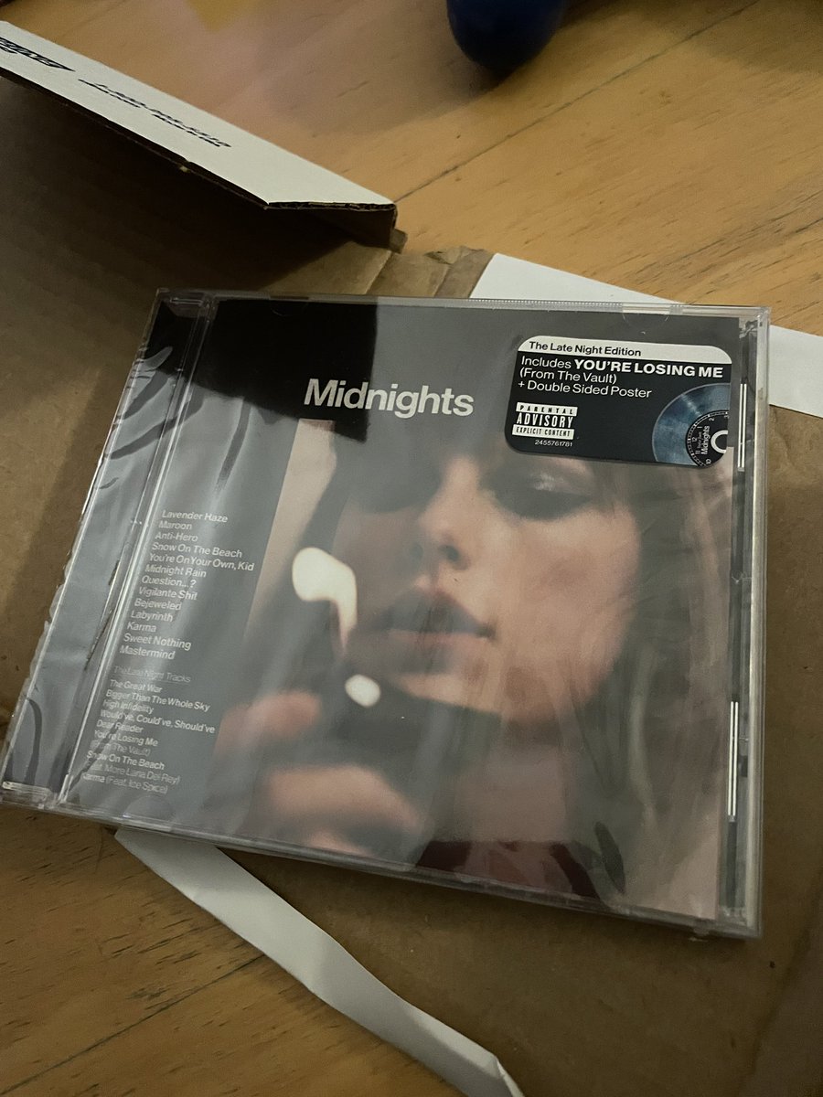 International Giveaway <a href="/taylorswift13/">Taylor Swift</a> 
When the USA store sold Late Night Edition with You’re Losing Me, I grabbed a copy. Then my newly-single-not-coping-drunk ass forgot and bought it again. Twice. 
Like, Retweet,comment fav song and I’ll pick someone at random Friday 12 Jan.