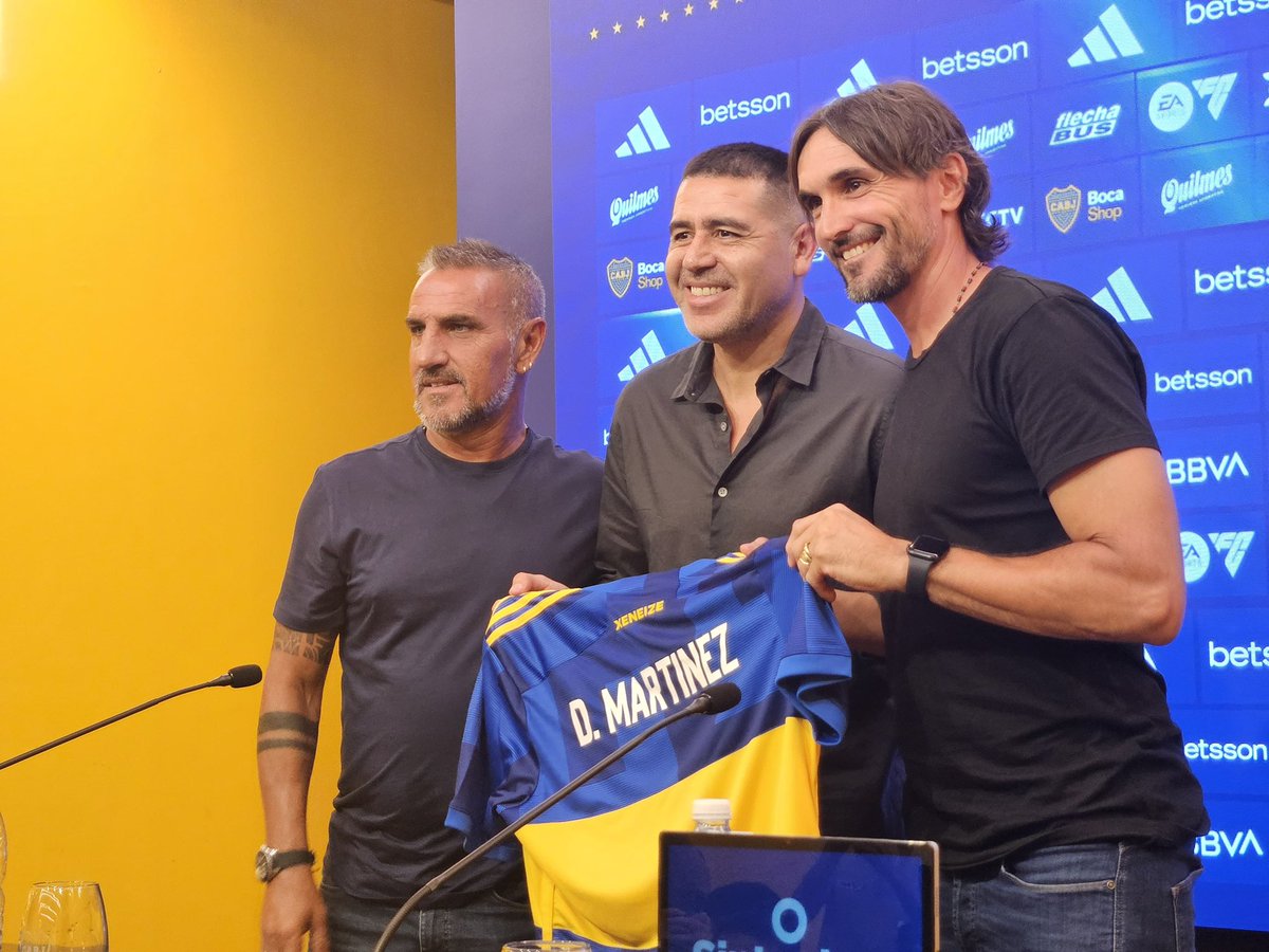 Elultimo10_Mov's tweet photo. Presentación oficial del nuevo DT de Boca Juniors, Diego martinez.

¡Éxitos! 
🔵💛🔵 https://t.co/oYjlxgid3e
