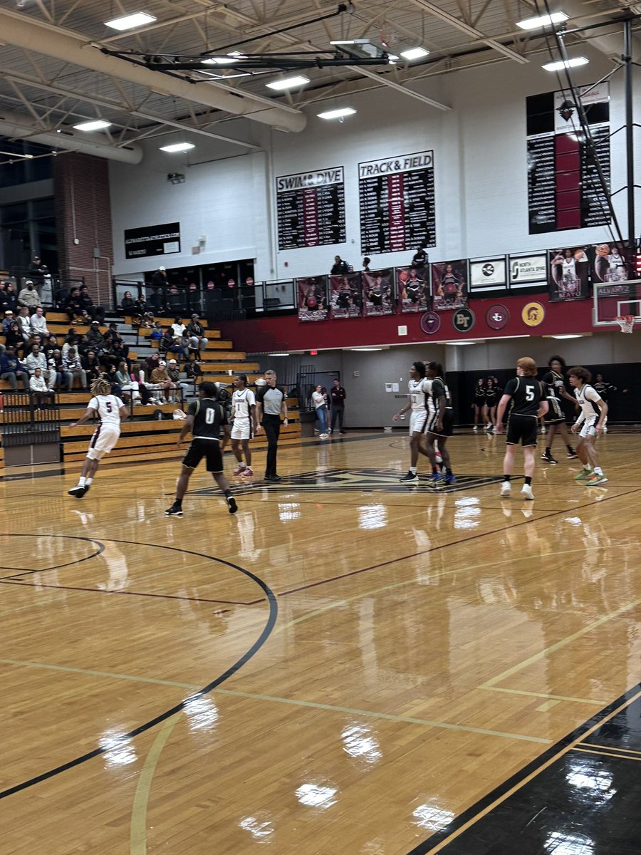 RaiderSport's tweet photo. Raiders taking on Sprayberry in a big Region game tonight #ONERaider https://t.co/nNYWl6WqAY