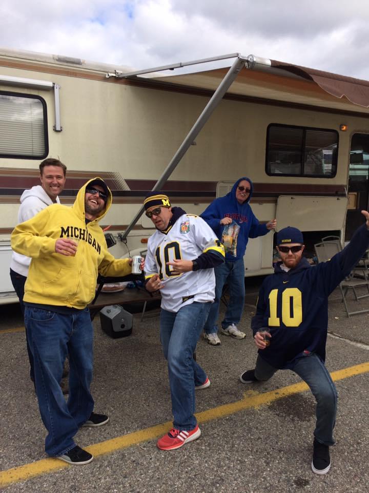 chedder_inc's tweet photo. @stoolpresidente @GameTimeApp we are HUGE #GoBlue    fans from #Canada we would love to head down to the #nattychampionship with you, hopefully you have a better RV than us @CraigGropp @Goblue1023 https://t.co/AvuUFBSLrV