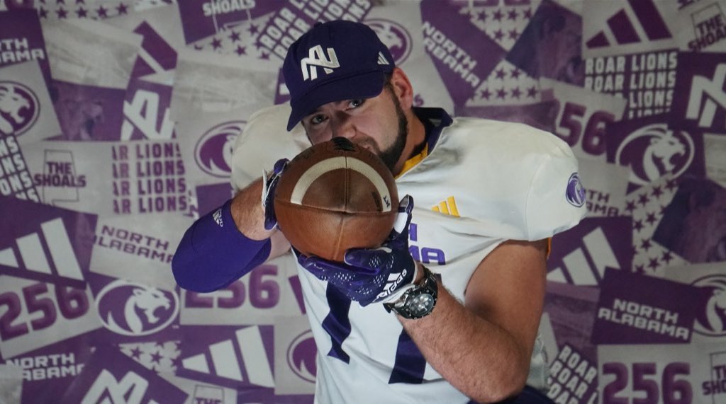 AnthonyB_2020's tweet photo. 🦁💜
It’s go time 
@BrentDearmon @Coach_Hutch68 @UNAFootball https://t.co/gkykV4w0D6