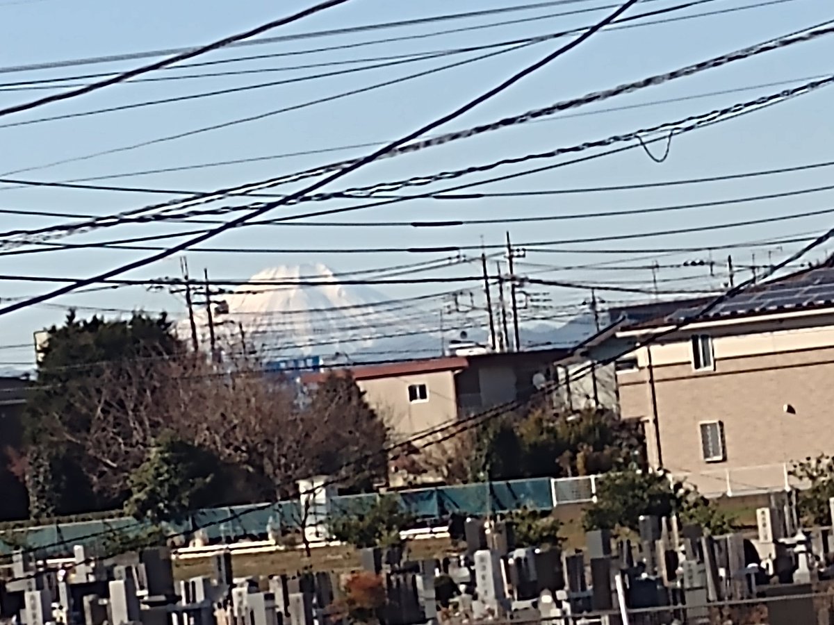 電線が無ければなぁと、思います。今日は奇麗な富士山が見えます。