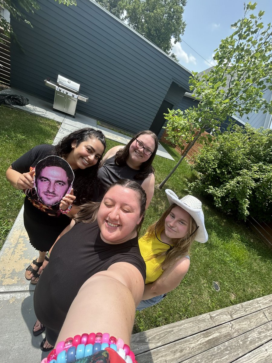 madidawn1994's tweet image. these are so depressing i miss summer