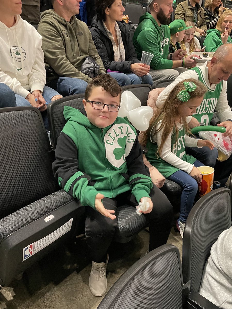 BillyP325's tweet image. Celts game with my mini me Gavin!!! They better not blow this lead. Jumbotron come get us!!!Thanks for the awesome seats ⁦@jrossi79⁩ 
#celticpride