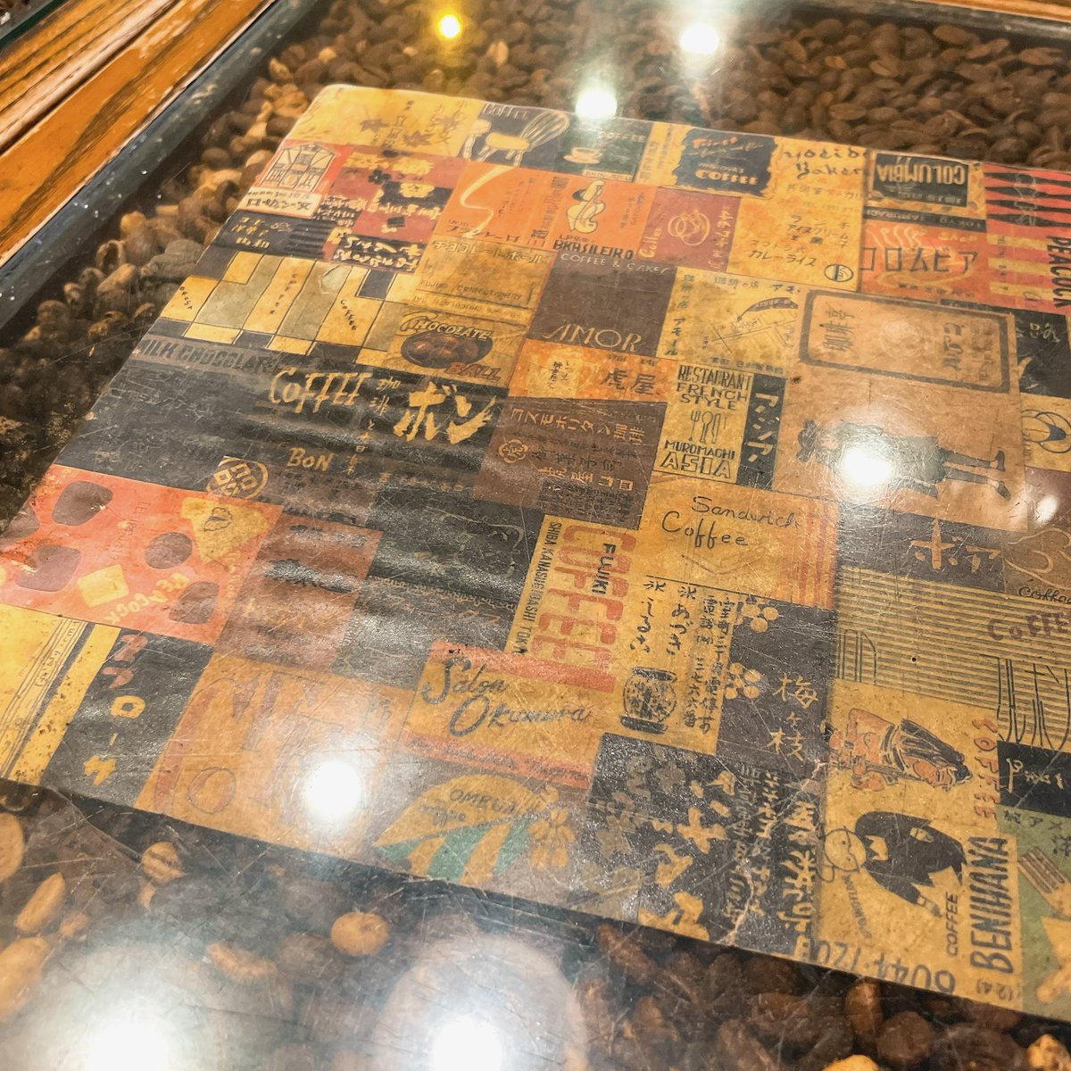 o_miz_'s tweet photo. 古き良き喫茶店.
当時の喫茶店のグラフィック達もかわいらしい https://t.co/WZQsH0wXAB