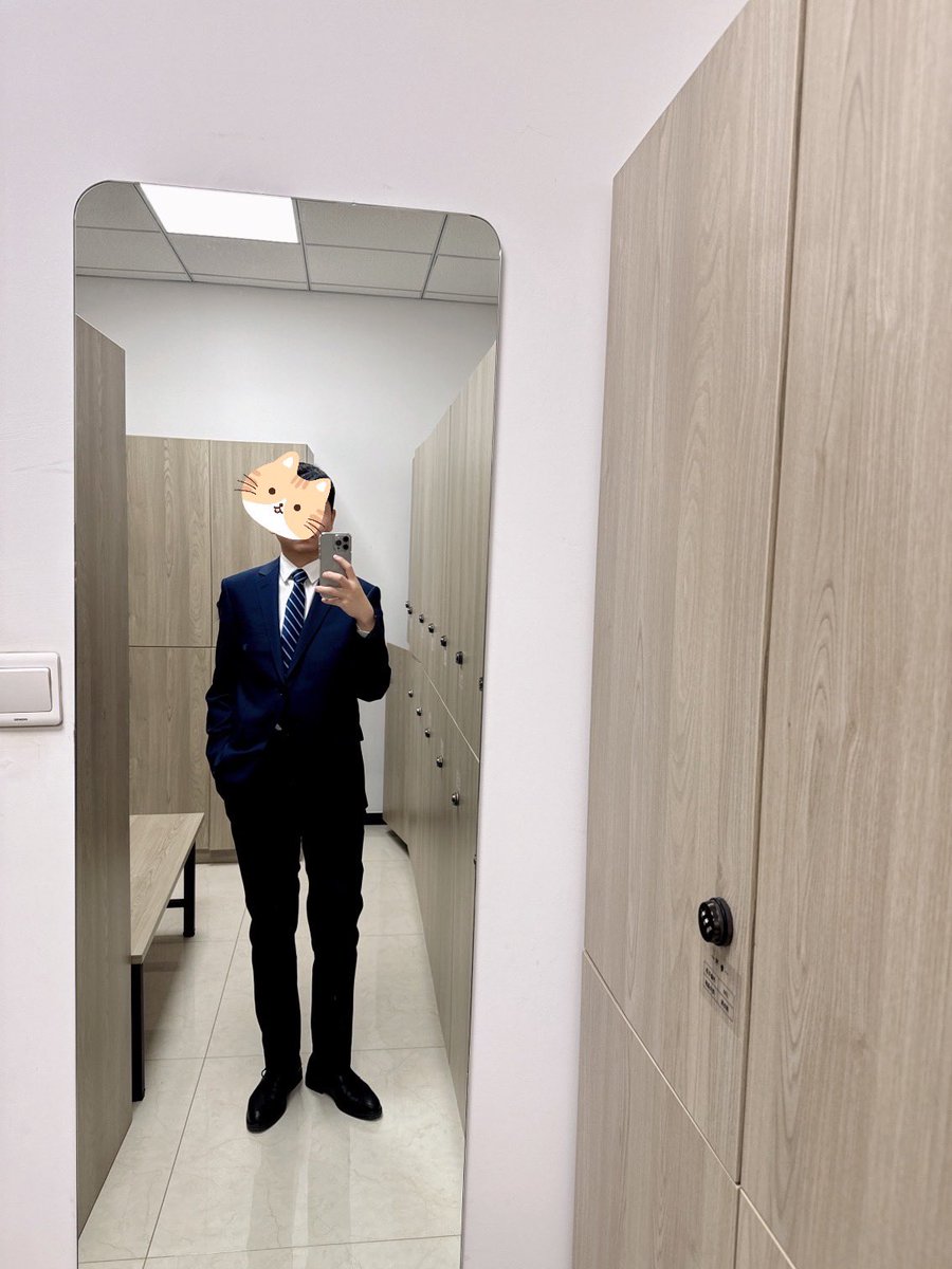 Anthony_2001__'s tweet photo. 今天换上了新西服 https://t.co/84ismSinEO