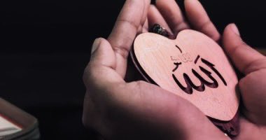 lee_mtah's tweet photo. 🍃🍂🍃🍂

الله أحن عليك 

من ألف كتف 

ومن ألف سند • •

الله يبقى حين

• • لا يبقى احد} • ~
.
.
.
.
.
#صباح_التفاؤل 
.
.
.
.
.
#اقتباس #اقتباسات 
#علي_بن_احمد #لي_متى https://t.co/pxZsijNc7Q