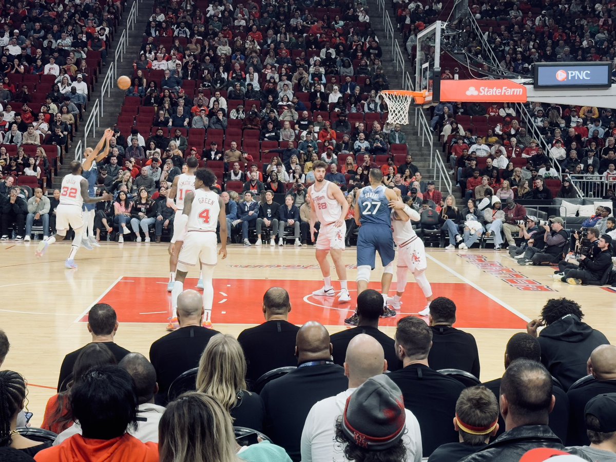 MorganLagreeTBP's tweet photo. Petit détour par la NBA et un Rockets-Wolves sympa avant de plonger demain dans le #NationalChampionship. https://t.co/b38bGDBSUR