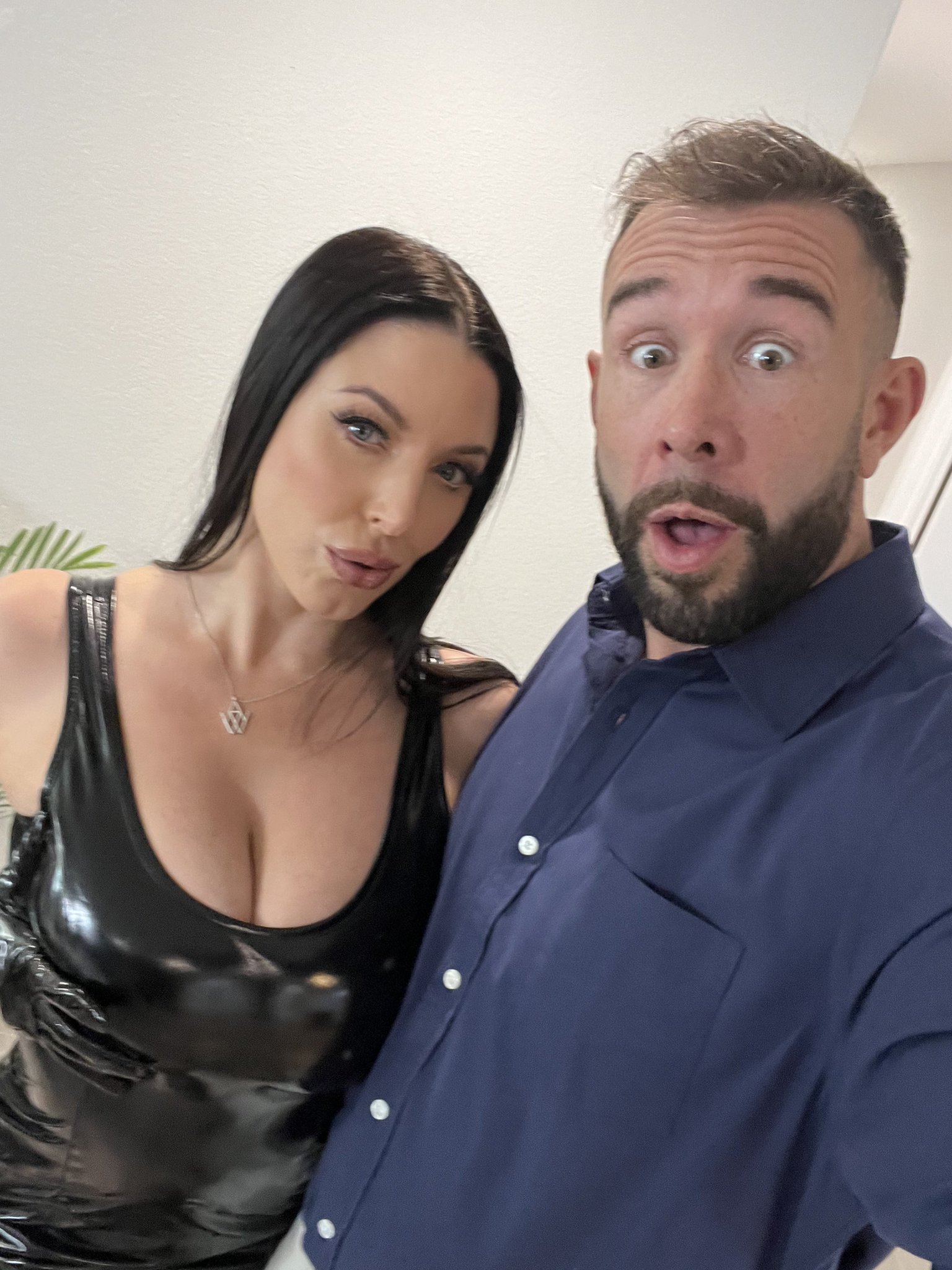 2 pic. Great day on set @brazzers with @angelawhite https://t.co/gb1sXU2ied