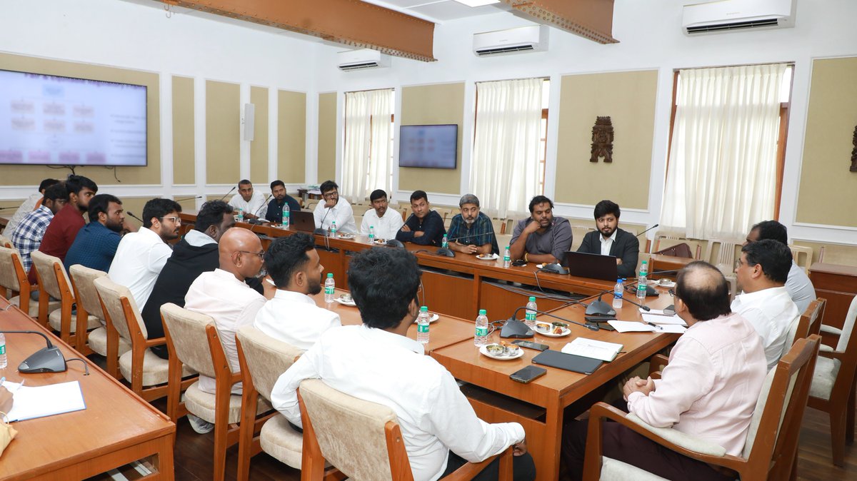 OfficeOfPTR's tweet photo. சென்னை தலைமைச் செயலகத்தில் , மாண்புமிகு தகவல் தொழில்நுட்பவியல் மற்றும் டிஜிட்டல் சேவைகள் துறை அமைச்சர் முனைவர் @ptrmadurai அவர்களின் தலைமையில், Game Developer Association of India கூட்டமைப்பைச் சார்ந்த பல்வேறு ஆன்லைன் கேம் தயாரிப்பு நிறுவனங்களின் பிரதிநிதிகளுடன் தமிழ்நாடு அனிமேஷன், விஸ்வல் எபெக்ட்ஸ், கேமிங் & காமிக் (AVGC) கொள்கை தொடர்பான கலந்தாய்வுக் கூட்டம் நடைபெற்றது. இக்கூட்டத்தில் தகவல் தொழில்நுட்பத்துறை செயலாளர் திரு. தீரஜ் குமார் IAS, ELCOT மேலாண்மை இயக்குனர் திரு. அனீஸ் சேகர் IAS, செயல் இயக்குநர் திரு. அருண் ராஜ் IAS உள்ளிட்டோர் கலந்து கொண்டனர்.