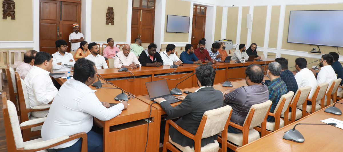 OfficeOfPTR's tweet photo. சென்னை தலைமைச் செயலகத்தில் , மாண்புமிகு தகவல் தொழில்நுட்பவியல் மற்றும் டிஜிட்டல் சேவைகள் துறை அமைச்சர் முனைவர் @ptrmadurai அவர்களின் தலைமையில், Game Developer Association of India கூட்டமைப்பைச் சார்ந்த பல்வேறு ஆன்லைன் கேம் தயாரிப்பு நிறுவனங்களின் பிரதிநிதிகளுடன் தமிழ்நாடு அனிமேஷன், விஸ்வல் எபெக்ட்ஸ், கேமிங் & காமிக் (AVGC) கொள்கை தொடர்பான கலந்தாய்வுக் கூட்டம் நடைபெற்றது. இக்கூட்டத்தில் தகவல் தொழில்நுட்பத்துறை செயலாளர் திரு. தீரஜ் குமார் IAS, ELCOT மேலாண்மை இயக்குனர் திரு. அனீஸ் சேகர் IAS, செயல் இயக்குநர் திரு. அருண் ராஜ் IAS உள்ளிட்டோர் கலந்து கொண்டனர்.