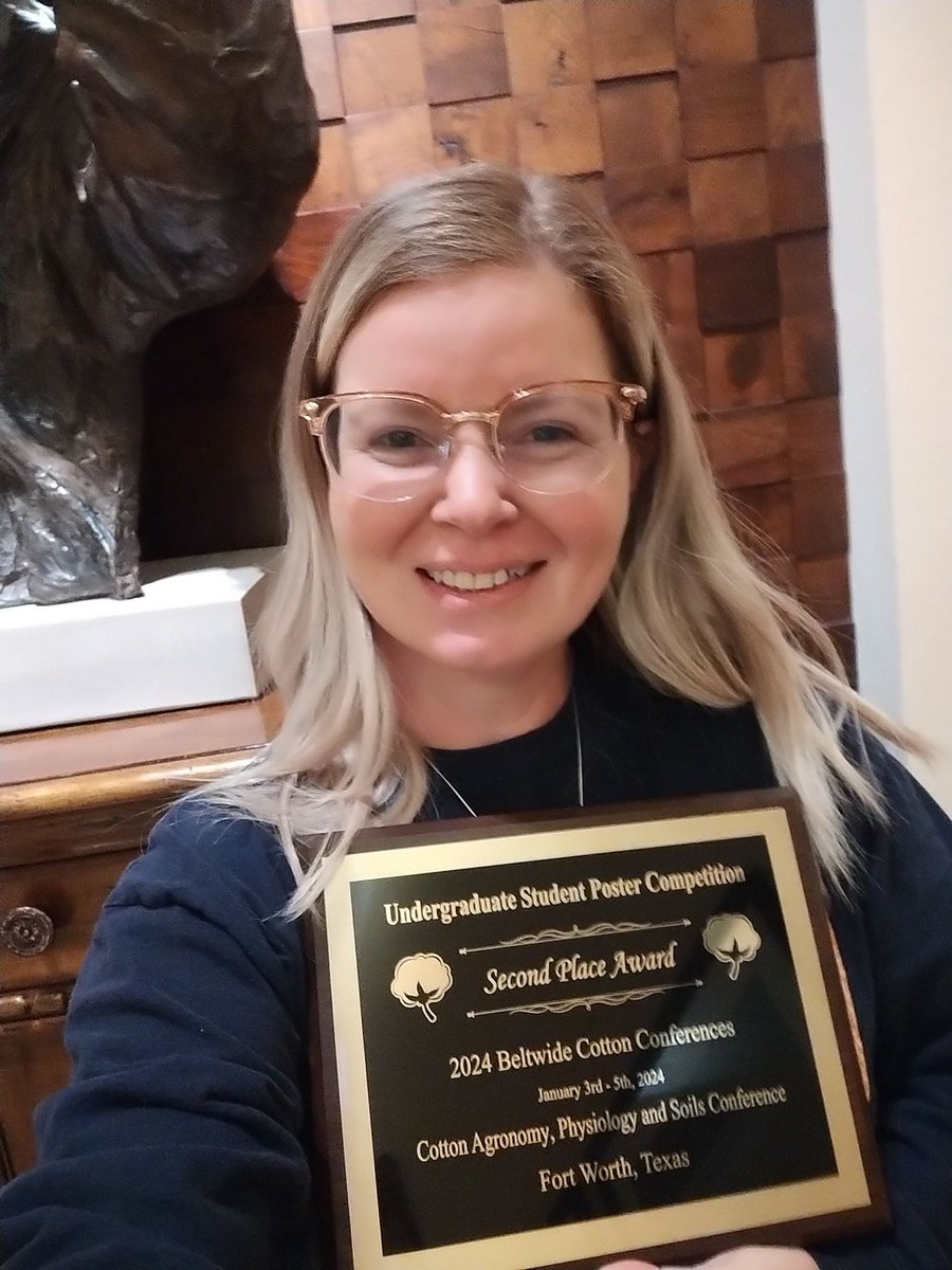 Congratulations to our Crystal for winning her first Beltwide cotton conference award. Way to go! #2024BWCC #APSconfidence #studentawards #WTRECCropPhysiologylab UT Institute of Agriculture