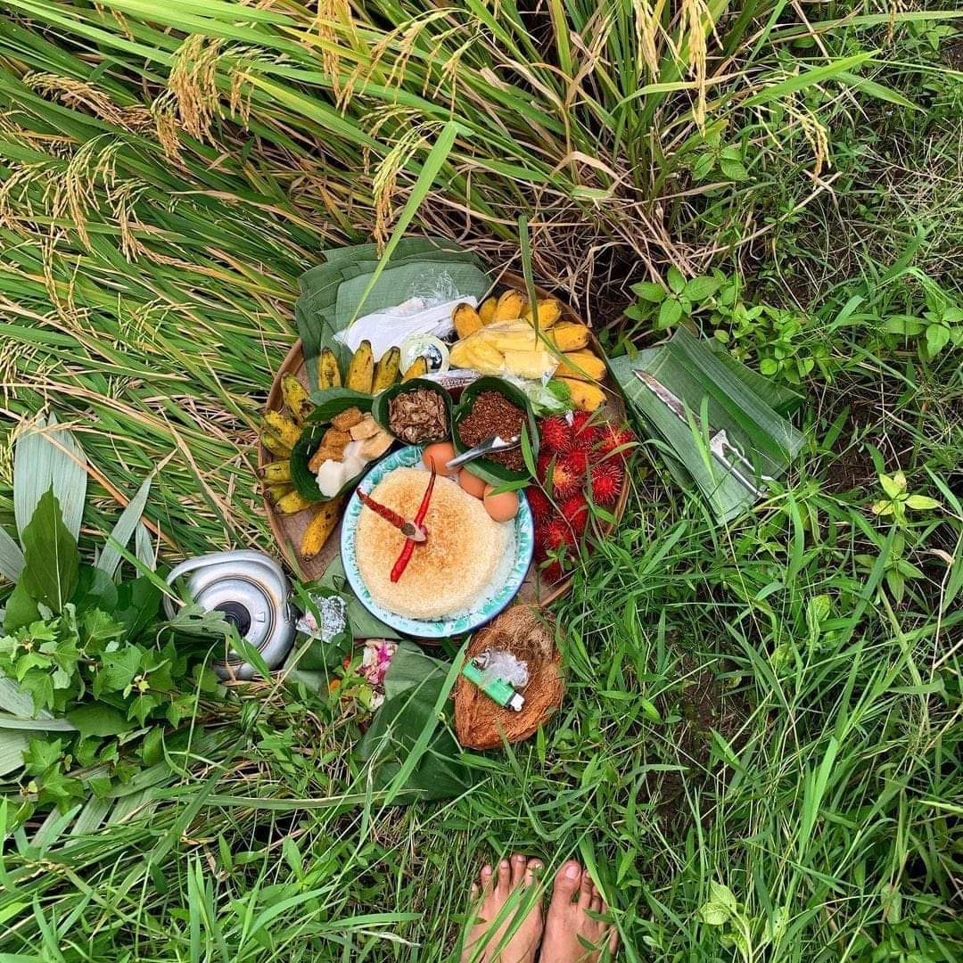 Jika hari ini kalian merasa asing melihat budaya sendiri, bukan tidak mungkin suatu saat kalian akan  menjadi asing dan di asingkan oleh orang asing di negeri kalian sendiri. Rahayu.