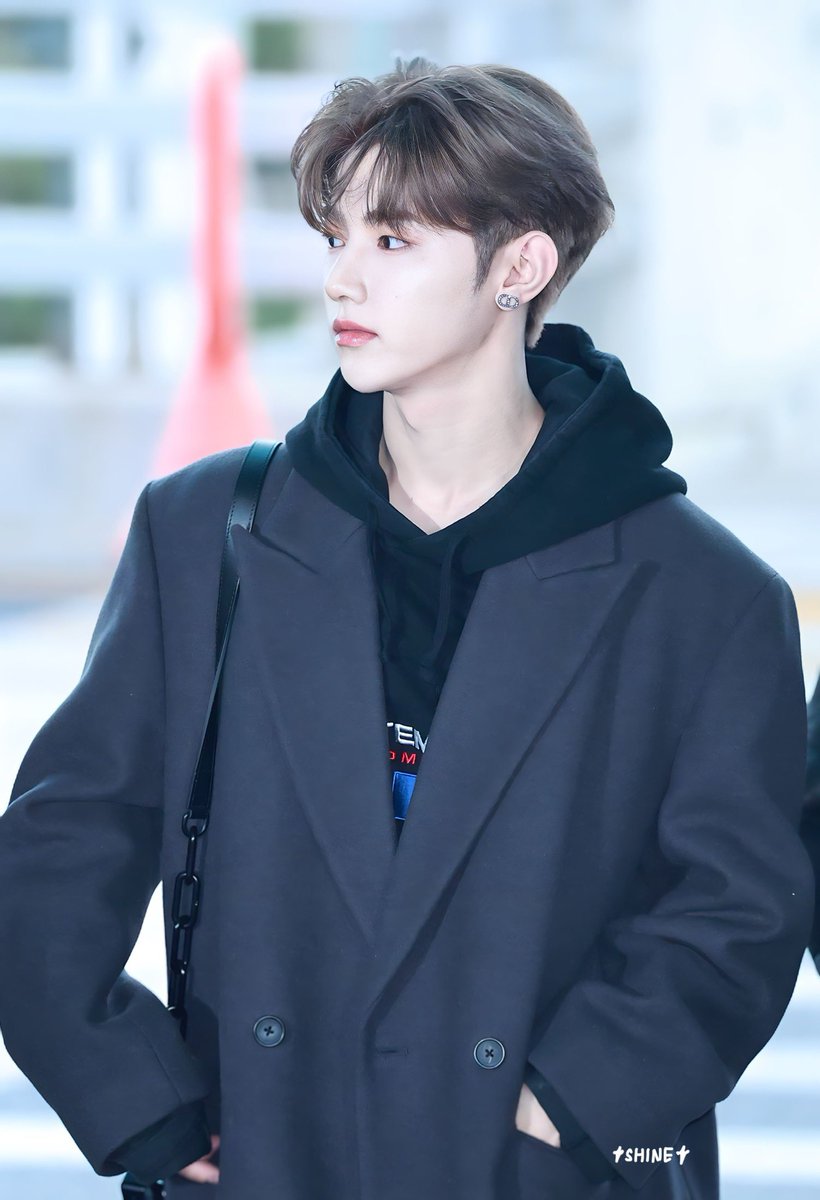 shine_onhao's tweet photo. 20240104 ICN 🛫
드라마 남주인공 같아… 

#장하오 #章昊 #ジャンハオ #ZHANGHAO #zerobaseone #ZEROBASEONE #제로베이스원 https://t.co/grpTJl6R70