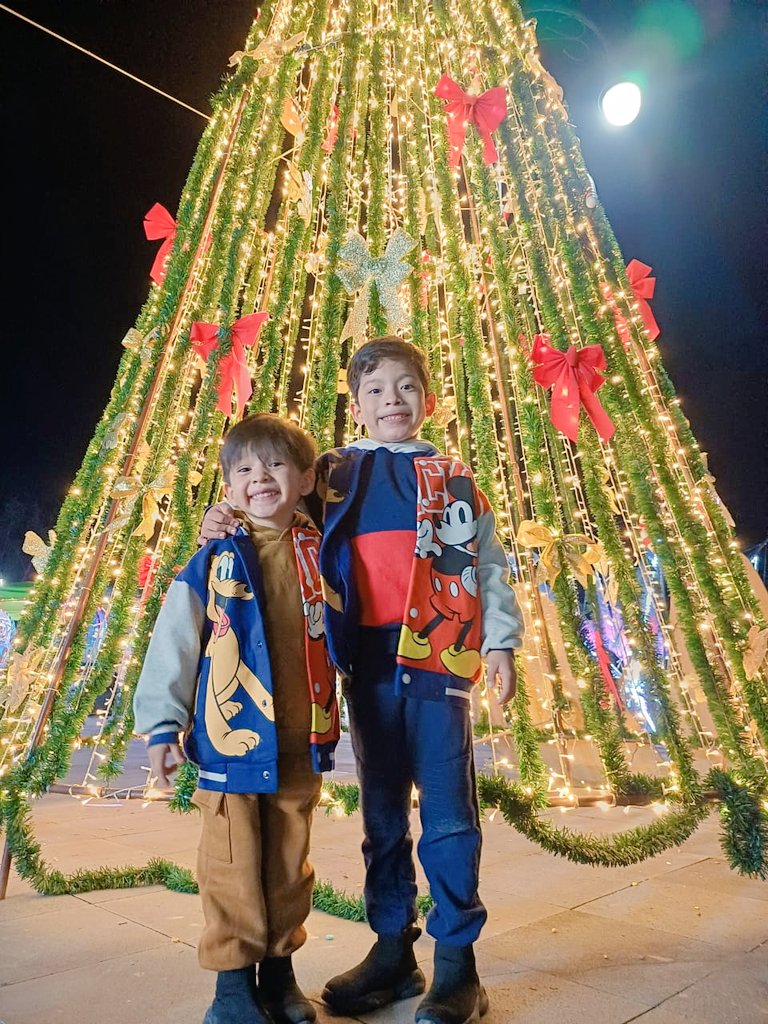 GersonLuque's tweet photo. Queridos reyes magos,gracias fuí muy felíz, ahora solo pido 🙏 que no me falten nunca y yo no faltarle a ellos. https://t.co/yZWoGlochB