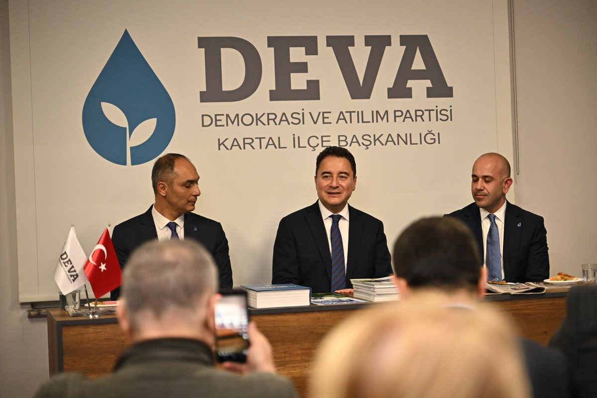 alibabacan's tweet photo. Kartal'da Belediye Başkan Adayımız İltan Ekmekçioğlu ile vatandaşlarımızla buluştuk.

Kartal'a DEVA olacak DEVA Belediyeciliğini anlattık.

Günün sonunda ilçe başkanlığında teşkilatımızla bir araya geldik.

Bizlere eşlik eden herkese teşekkür ediyorum. https://t.co/gsWzwgX2Up
