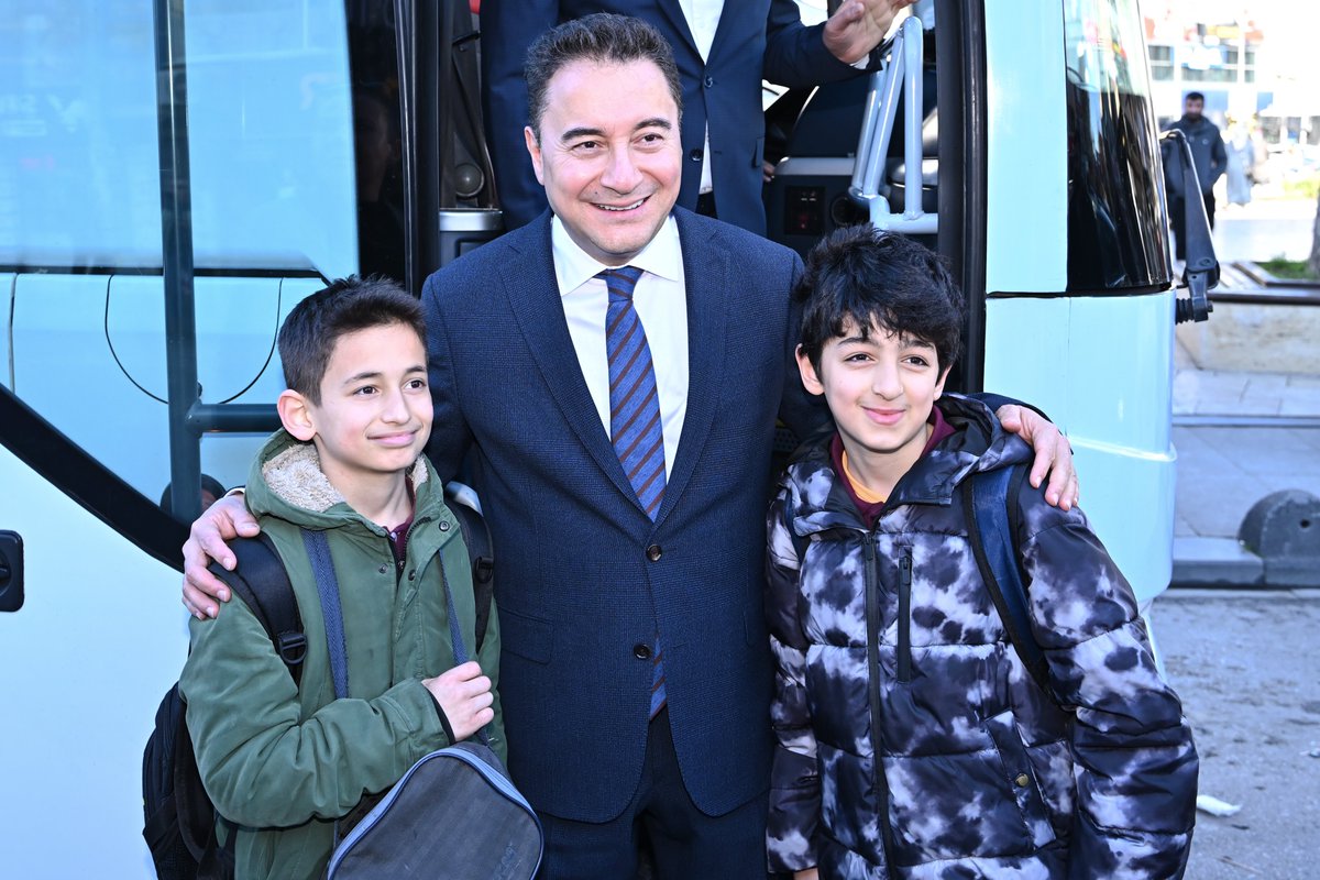 alibabacan's tweet photo. Kartal'da Belediye Başkan Adayımız İltan Ekmekçioğlu ile vatandaşlarımızla buluştuk.

Kartal'a DEVA olacak DEVA Belediyeciliğini anlattık.

Günün sonunda ilçe başkanlığında teşkilatımızla bir araya geldik.

Bizlere eşlik eden herkese teşekkür ediyorum. https://t.co/gsWzwgX2Up