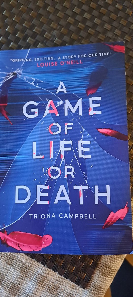 I must admit, I only picked this book up because @Triona_Campbell is an old pal, it wouldn't be my usual genre. But OMG, it's hard to exaggerate how much it consumed me, I can't wait to know what happens next... let's get it translated into 한국어!! #Irishtalent