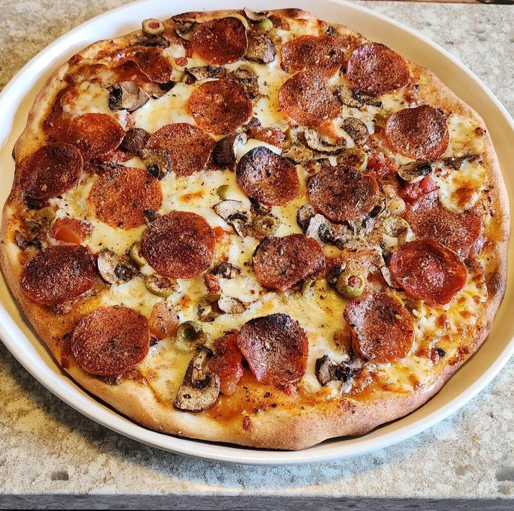 [Homemade] pizza